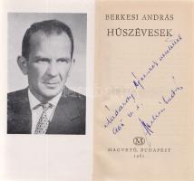 Berkesi András: Húszévesek. [Regény.] (Dedikált.) Budapest, 1965. Magvető Könyvkiadó (Zrínyi Nyomda). 1 t. (címkép) + 331 + [5] p. Első kiadás. Dedikált: ,,Nádasdy Ágnesnek szeretettel Berkesi András. 965. VI. 1&quot;. Berkesi András lektűrszerző nemzedéki problémákat feszegető, a Kádár-kor hivatalos ideológiáját sallangmentesen felmondó regénye. Az ÁVH-tisztből lett író ebben az évben nyeri el hetedik állami kitüntetését. Néhány oldalon apró, halvány foltosság. Kiadói egészvászon kötésben.