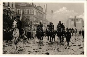 1938 Kassa, Kosice; Horthy Miklós kormányzó bevonulása / entry of the Hungarian troops, Horthy on white horse