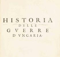 Sponcir, Ottone: Historia delle attioni de&#039; re dell&#039; Ungaria.  A magyar királyok cselekedeteinek története című könyv, a török-magyar háborúk történetét dolgozza fel.  Venetia, 1685. Leonardo Pittoni. (24)+166+(2)p.+6t. (5 kihajt.)+1 kihajt. térk. Példányunkból a kihajtható metszetek egy kivételével (I. Lipót mellképe) , valamint a térkép hiányzik. A kötet nagyrészt a szerző 1602-ben, hasonló címen megjelent munkájának szövegét követi, majd az azóta eltelt időszak uralkodóit és a fontosabb eseményeket ismerteti. Az álnév az eredeti anagrammája.  Apponyi: 1186. Korabeli pergamenkötésben. RITKA könyv.