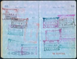 1984 Magyar Népköztársaság által kiállított oklevél olasz, francia és svájci vízumokkal