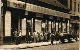 1920 Budapest VI. Schildberger Richárd műszaki üzlete és Holndonner Ferenc pék sütödéje az Ó utca 16 szám alatt. photo (EK)