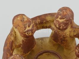 Figurális mécsestartó. Kerámia, jelzés nélkül, jó állapotban, d: 15,5 cm, m: 11 cm