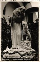 Kolozsvár, Cluj; Ferencrendiek temploma, Bárányos szobor / statue in front of the church