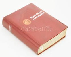Gara Miklós: Nyomdaipari enciklopédia. Főszerk.: - -. Bp.,1979., Műszaki. Gazdag képanyaggal illusztrált. Benne "Pénjegynyomda"-melléklettel is! Kiadói kemény--kötés, átlátszó nylon-védőborítóval, szép állapotban.