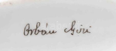 2 darab ibolyaváza, közte Herendi. Jelzett, hibátlan, m: 6,5 cm