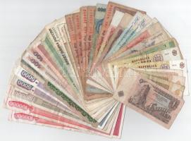 35db-os vegyes, külföldi bankjegytétel, közte India, Moldova, Románia, Jugoszlávia, Oroszország, Szovjetunió T:F,VG 35pcs mixed, foreign banknote lot, within India, Moldova, Romania, Yugoslavia, Russia, Soviet Union C:F,VG