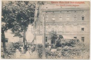 Budapest I. Rudas fürdő parkvendéglő (Özv. Valentin Antalné), kert pincérekkel (r)