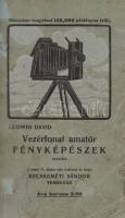 Ludwig, David: Vezérfonal amatőr fényképészek számára. Tankönyv kezdők részére. Írta Ludwig David cs. és kir. alezredes, több belföldi és a német fényképeszeti egyesület dísztagja. 95 ábrával a szövegben és 16 műmelléklettel. A német 47. kiadás után fordította Kecskeméti Sándor. Temesvár, 1909. Fordító - Klein Frigyes ny. [2] + VII + [1] + 251 + [15] p. + 17 t. Oldalszámozáson belül számos szövegközti ábrával. Néhány levél szélén apró, a szövegtükröt nem érintő ragasztás. XX. század végéről származó, ezüstözött műbőr kötésben, az eredeti, illusztrált fedőborítók bekötve.