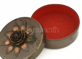 Will Károly: Díszdoboz. Bársony béléssel, kopással, d: 13 cm