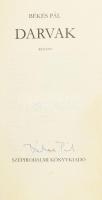 Békés Pál: Darvak. (Aláírt!) Bp., 1979, Szépirodalmi Könyvkiadó. Első kiadás. Kiadói kartonált papírkötés, sérült gerinccel, intézményi bélyegzőkkel, volt könyvtári példány. A szerző, Békés Pál (1956-2010) író, műfordító által aláírt példány.