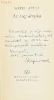 Szepesi Attila: Az üveg árnyéka. (DEDIKÁLT). Bp., 1970, Magvető. Első kiadás. Kiadói egészvászon-kötés, kissé sérült kiadói papír védőborítóban, intézményi bélyegzőkkel, volt könyvtári példány. A szerző, Szepesi Attila (1942-2017) József Attila-díjas költő, publicista által DEDIKÁLT példány.