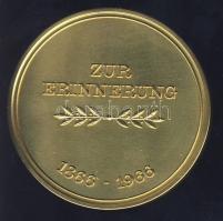 NSZK 1966. "100 éves a Goldner Krug vendéglő" aranyozott fém emlékérem eredeti díszdobozba...