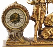 Vadászó Artemis figurájával díszített fém kandallóóra, jelzett, kopással, sérüléssel, 31x40 cm