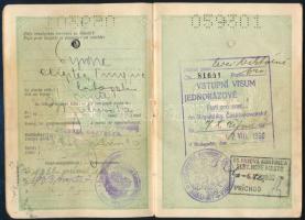 1930 Magyar Királyság által kiállított fényképes útlevél, borító gerince szakadt