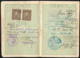 1930 Magyar Királyság által kiállított fényképes útlevél, borító gerince szakadt