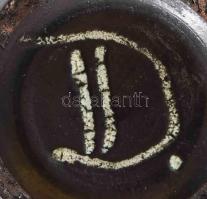 Magyar iparművész korallos váza. Jelzett, minimális kopással, m: 23,5 cm