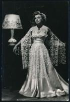 Mezey Mária (1909-1983) színésznő aláírása kép hátoldalán