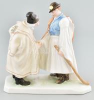 Herendi búcsúzkodó juhászok, porcelán szobor, tervező: Pásztor János (1881-1945). Kézzel festett, jelzett, hibátlan, 21x22x10 cm