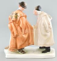 Herendi búcsúzkodó juhászok, porcelán szobor, tervező: Pásztor János (1881-1945). Kézzel festett, je...