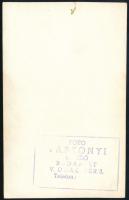 Németh Marika (1925-1996) operett-énekesnő, színésznő aláírt fotója