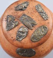 Antik kínai egzótafa teafűtartó, fém jelvényekkel díszítve, m: 15 cm