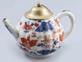 Imari teakiöntő. cca 19. sz második fele, fém fedővel, jelzés nélkül, kis pattogzással, m: 11 cm