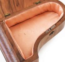 Zongora alakú ékszeres doboz, kulcs nélkül, kopással, 24x18 cm