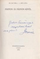 Bay Béla - L. Réti Anna: Páston és páston kívül. (Dedikált.) Budapest, 1979. Sportpropaganda (Nyírségi Nyomda). 144 p. + 8 t. (kétoldalas táblákon fotóanyag). Egyetlen kiadás. Dedikált: ,,Gábor Tamásnak nagyrabecsüléssel: Bay Béla. 1979 julius 9". Rövid életrajzi méltatások a magyar kardvívósport legendás mesteredzőiről és olimpikonjairól a századfordulótól az 1970-es évekig. Prov.: Gábor Tamás. [Gábor Tamás (1932-2007) olimpiai bajnok vívó, az 1964. évi tokiói olimpián párbajtőr-csapatban aranyérmet nyert, világbajnok, többszörös magyar bajnok.] Fűzve, Molnár István által tervezett kiadói borítóban. Jó példány.