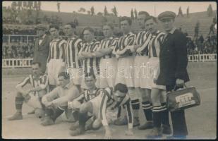cca 1920-1935 Kovács "Fuxi" János, a Ferencváros (Fradi, FTC) labdarúgó-csapata gyúrója, e...