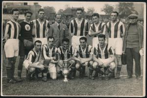 cca 1920-1935 Kovács "Fuxi" János, a Ferencváros (Fradi, FTC) labdarúgó-csapata gyúrója, e...