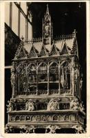 A Szent Jobb a színarany ereklyetartóban. Gárdony és Fenyvesi képeslapkiadó vállalat (EK)