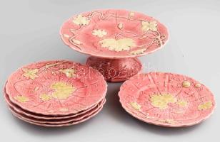 Schütz Cilli 6 részes szecessziós kínáló szett. Talpas kínáló + 5 darab tányér, közte sérült, repedt. Jelzett, d: 21-26 cm