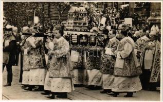 Budapest, Szent István jobbja a körmenetben