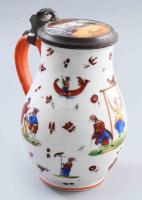 Antik porcelán korsó, kínai mintával. Kopással, alján repedéssel, m: 17 cm