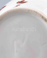 Antik porcelán korsó, kínai mintával. Kopással, alján repedéssel, m: 17 cm