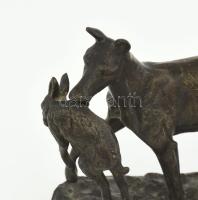 Vas vadászkutya nyúllal figura. 17x15 cm