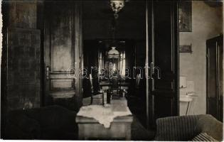 Ismeretlen település, kastély belső. photo (fl)