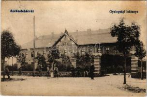 Székesfehérvár, Gyalogsági laktanya, katonák. Vasúti levelezőlapárusítás 257. (fl)