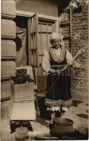 1937 Trachten von Trín / Bolgár népviselet, fonóasszony / Bulgarian folklore, spinning lady