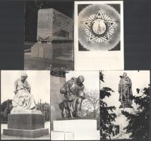 12 db fotó a szovjet háborús emlékműről a berlini Treptower parkban, 10,5×14,5 cm