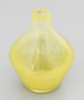 Berekfürdői neonsárga krakléüveg váza. Jelzés nélkül, hibátlan, m: 12,5 cm