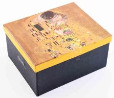 Design csésze alátéttel, Gustav Klimt: A csók című festményének reprodukciójával díszítve, díszdoboz...