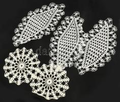 Kis fa zománcfestett hozományládika, benne csipkékkel, 22x12x11 cm