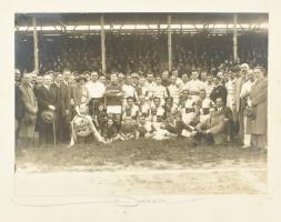 cca 1925 Nagyváradi AC futballcsapata, kartonra kasírozott fotó, karton foltos, 16×22,5 cm