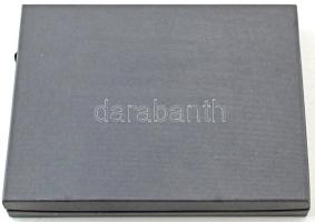 Érmetartó kazetta kivehető tálca nélkül, összesen 12db, 50x50mm-es férőhellyel. Használt, jó állapot...