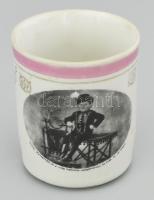 Antik bögre, "Andris, Nyíregyháza és a világ legkisebb újságárusítója, 28 éves, 85 cm magas" szöveggel és ábrázolással. Kopással, m: 8,5 cm