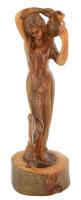 Lány korsóval. Faragott akt szobor, jelzés nélkül, m: 37 cm