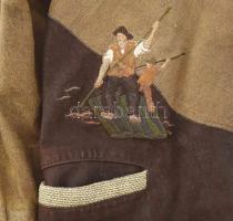 Falusi jelenetekkel díszített kabát, 55-es méret, jó állapotban