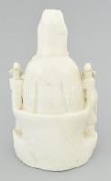 Guanyin gyermekekkel. Dehua porcelán, cca 18-19. sz, Kína, jelzés nélkül, restaurált, m: 20 cm