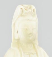 Guanyin gyermekekkel. Dehua porcelán, cca 18-19. sz, Kína, jelzés nélkül, restaurált, m: 20 cm